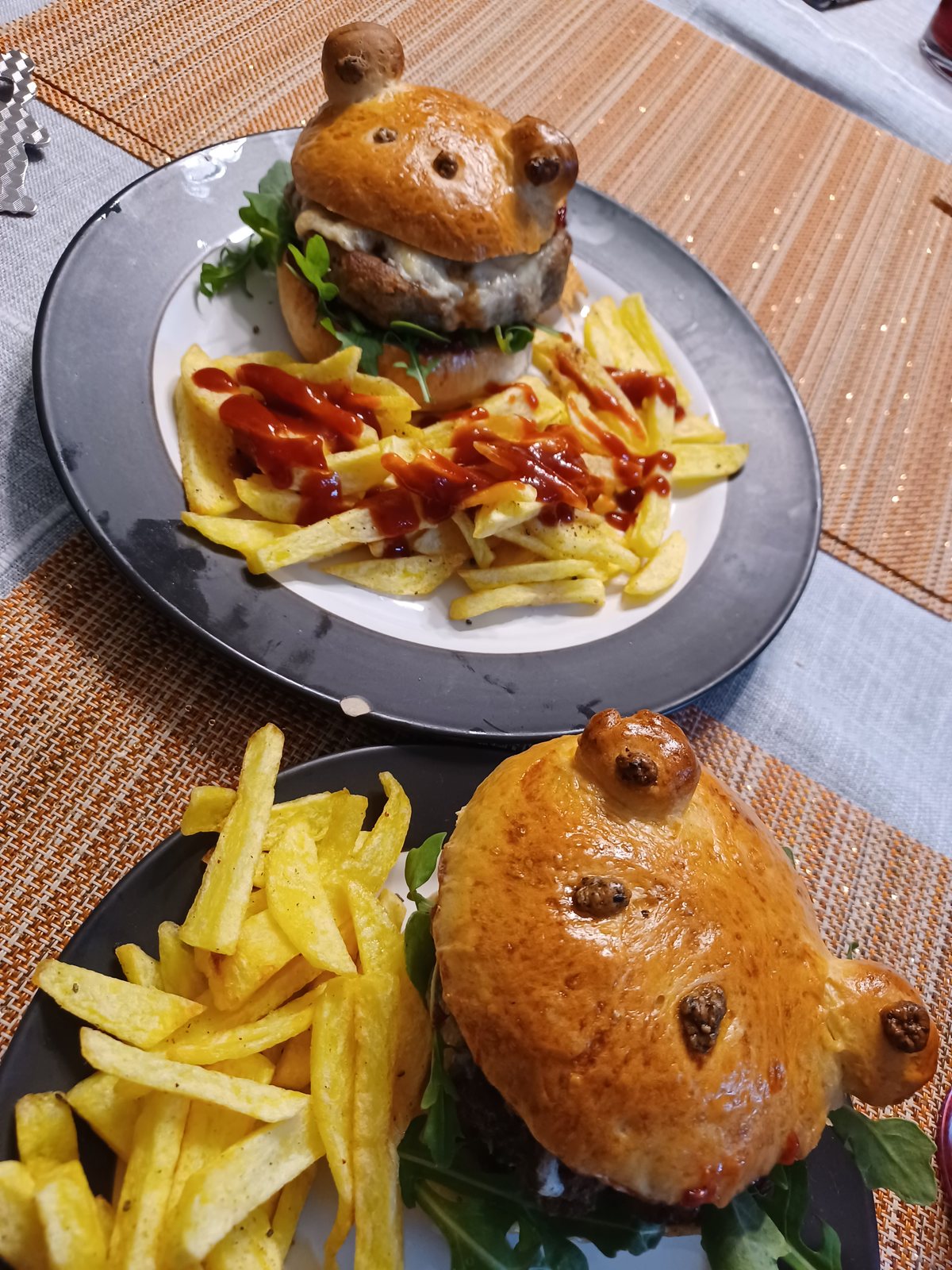 Bear-face burger buns with fries