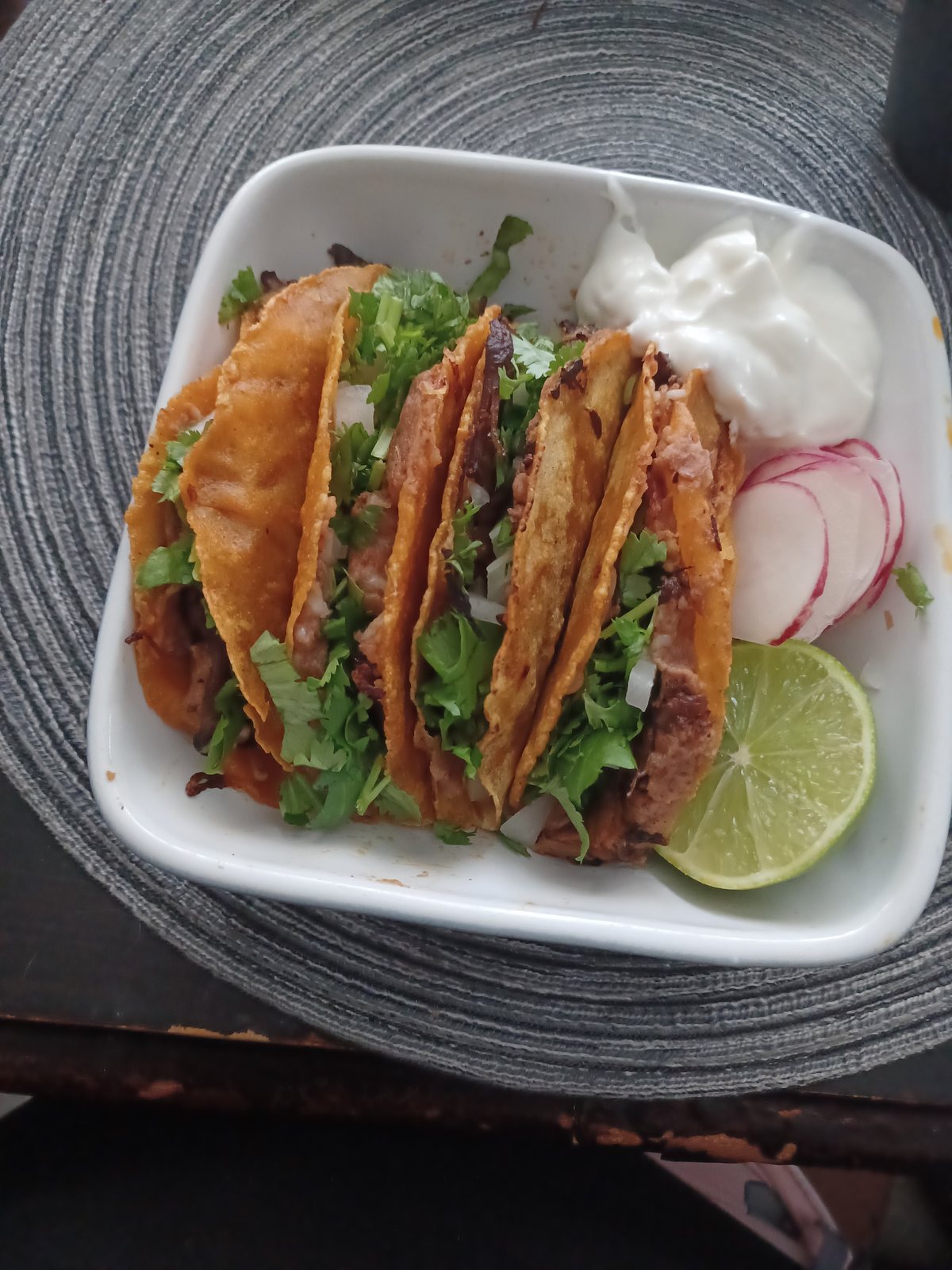 Crispy tacos with lime, radish and sour cream